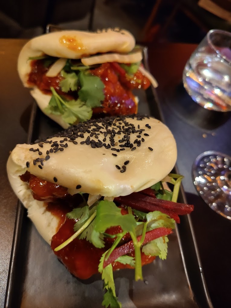 Bao au canard confit